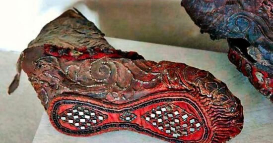V roku 1948 bola v pohorí Altaj objavená starodávna skýtska topánka spred 2300 rokov.